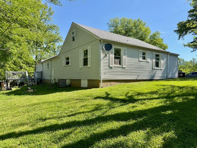 7 Lost Ranch Road, Murphysboro, IL 62966