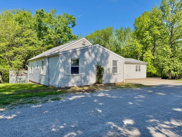 7 Lost Ranch Road, Murphysboro, IL 62966