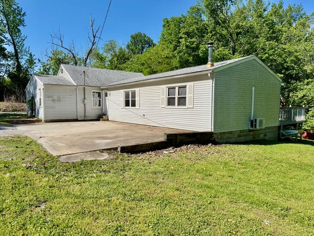 7 Lost Ranch Road, Murphysboro, IL 62966