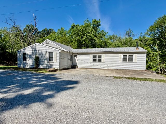 7 Lost Ranch Road, Murphysboro, IL 62966