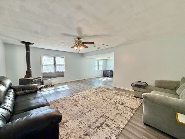 7 Lost Ranch Road, Murphysboro, IL 62966