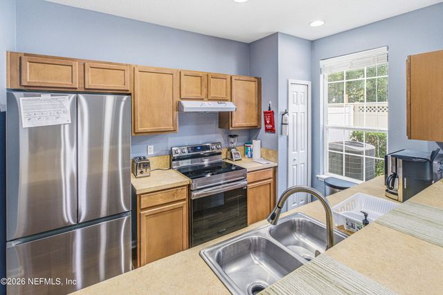 3690 CRESWICK Circle B, Orange Park, FL 32065