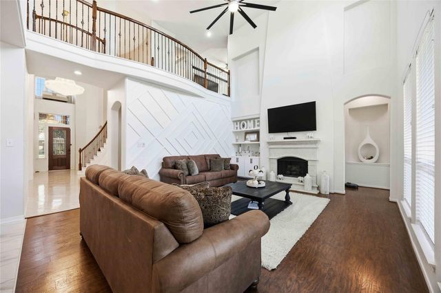 2526 Crystal Shore Drive, Rosharon, TX 77583
