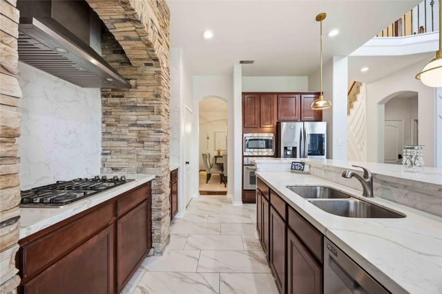2526 Crystal Shore Drive, Rosharon, TX 77583