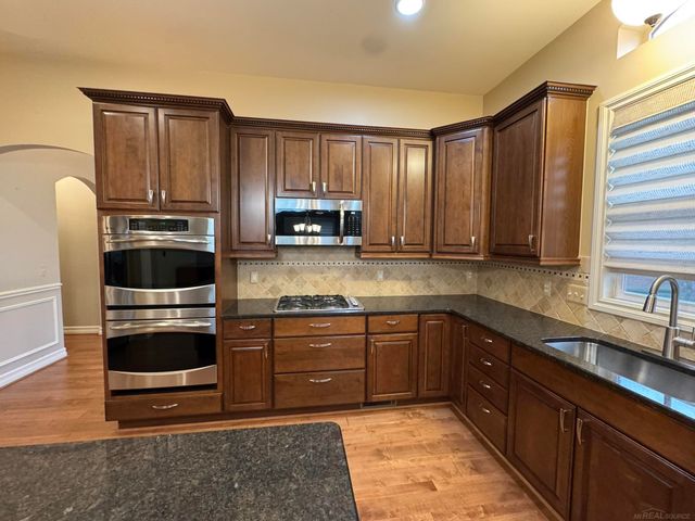 21262 Lilac Lane, Clinton Twp, MI 48036