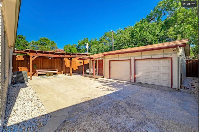 915 Stewart, Dallas, TX 75208