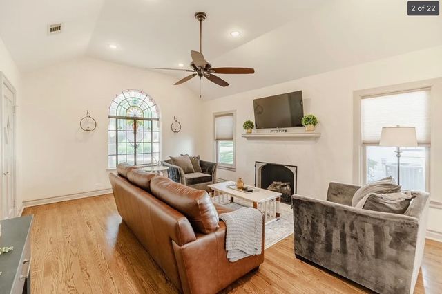 915 Stewart, Dallas, TX 75208