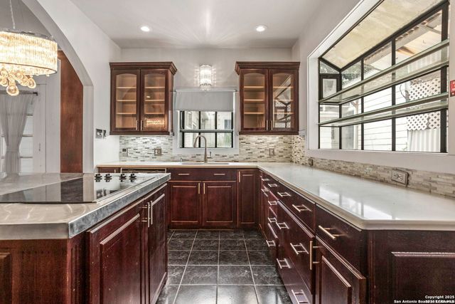 527 KINGS CT, San Antonio, TX 78212