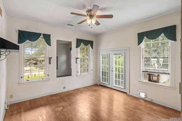 527 KINGS CT, San Antonio, TX 78212