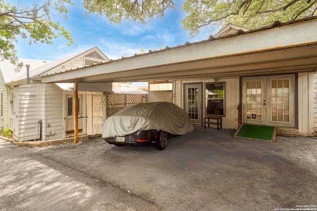 527 KINGS CT, San Antonio, TX 78212
