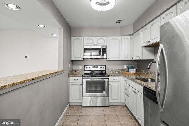 26 PROVINCETOWN DR, Marlton, NJ 08053