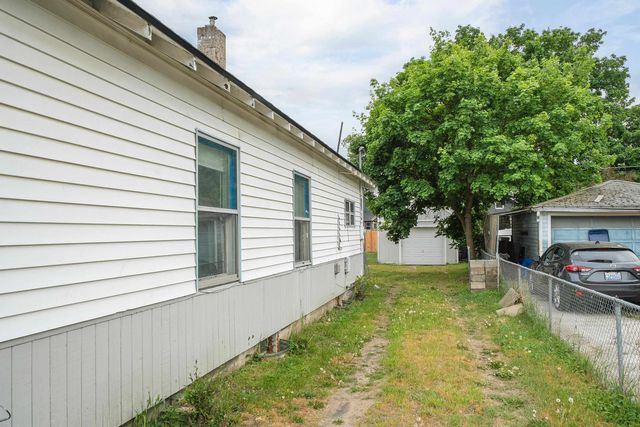 2528 E Rowan Ave, Spokane, WA 99207