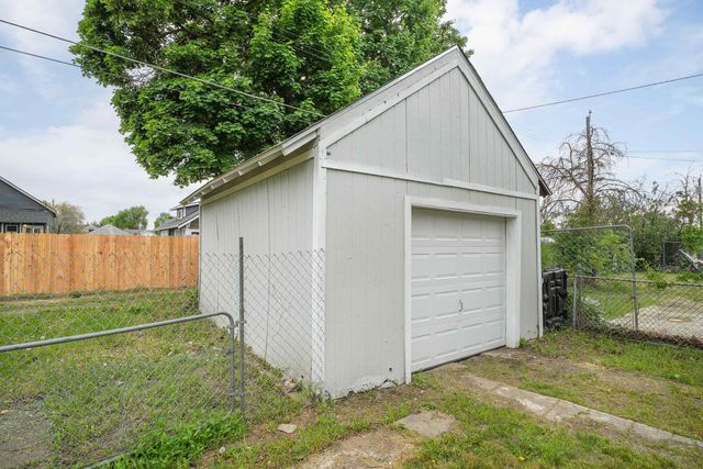 2528 E Rowan Ave, Spokane, WA 99207