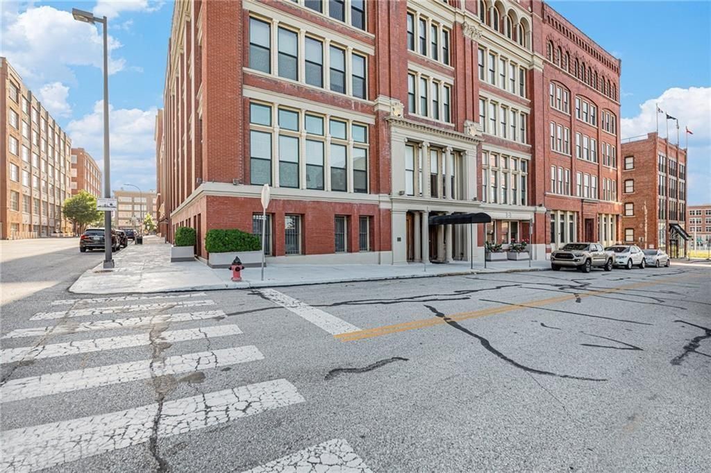 612 CENTRAL Street 304, Kansas City, MO 64105