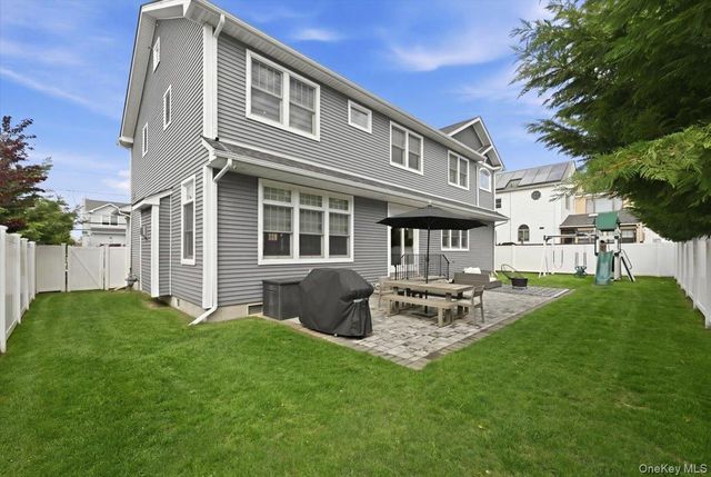 2667 Wynsum Avenue, Merrick, NY 11566