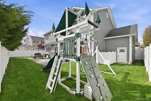 2667 Wynsum Avenue, Merrick, NY 11566