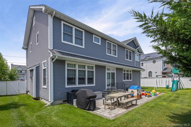 2667 Wynsum Avenue, Merrick, NY 11566