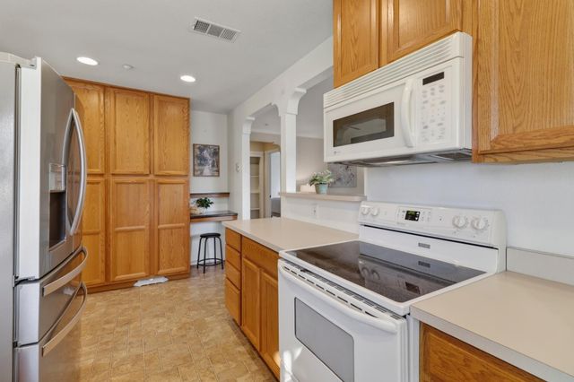 9689 Kent St, Elk Grove, CA 95624