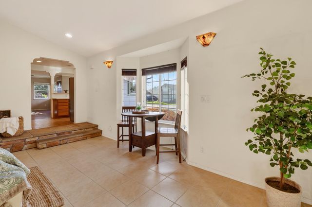 9689 Kent St, Elk Grove, CA 95624