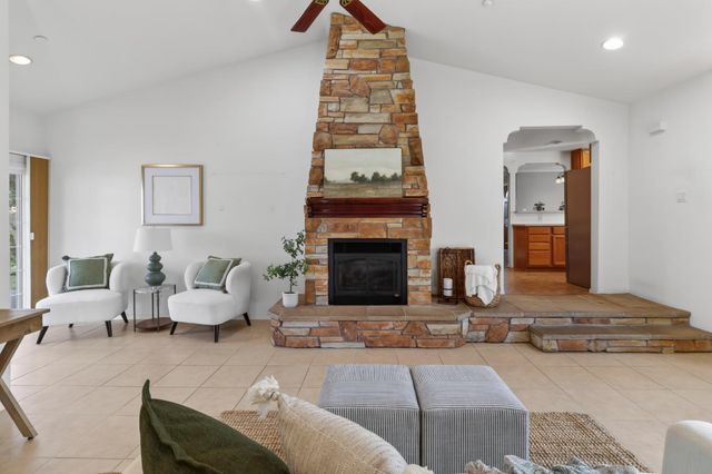 9689 Kent St, Elk Grove, CA 95624