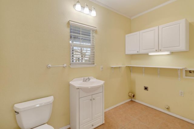 9689 Kent St, Elk Grove, CA 95624