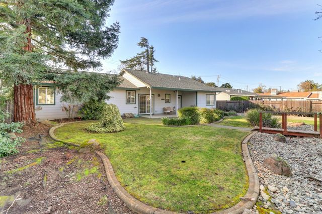 9689 Kent St, Elk Grove, CA 95624