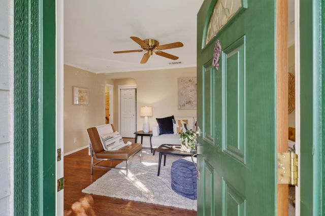 9689 Kent St, Elk Grove, CA 95624