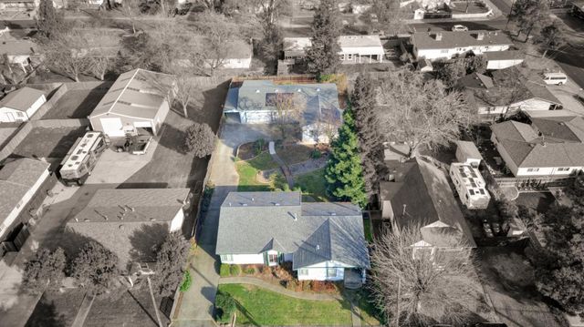 9689 Kent St, Elk Grove, CA 95624