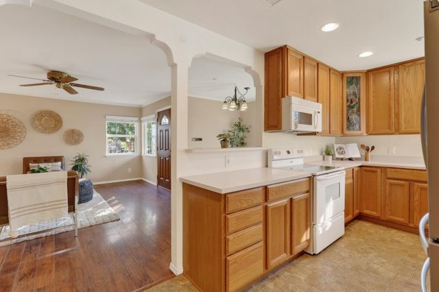 9689 Kent St, Elk Grove, CA 95624