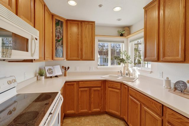 9689 Kent St, Elk Grove, CA 95624