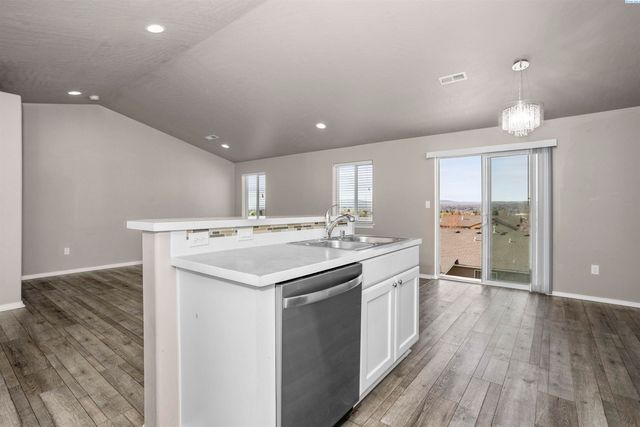 5706 Chapel Hill Blvd, Pasco, WA 99301