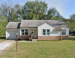 411 10th St Terrace, Warrensburg, MO 64093