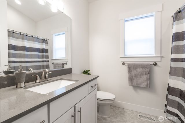 40 E Cedarland Lane, Allyn, WA 98524