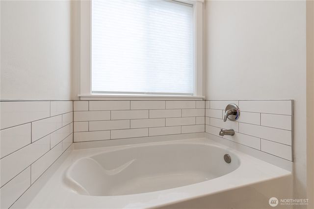 40 E Cedarland Lane, Allyn, WA 98524