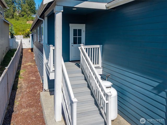 40 E Cedarland Lane, Allyn, WA 98524