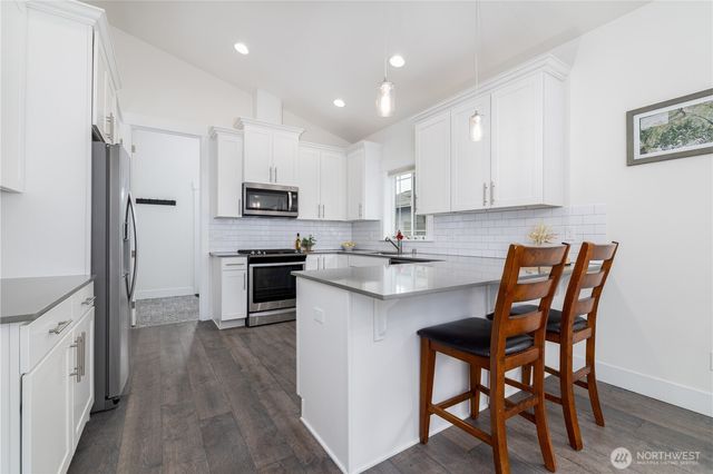 40 E Cedarland Lane, Allyn, WA 98524