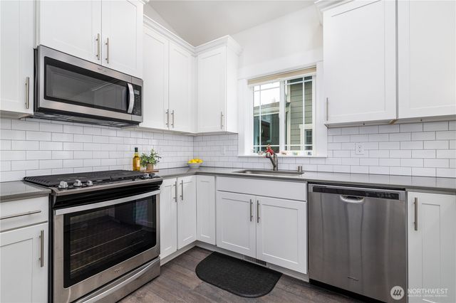 40 E Cedarland Lane, Allyn, WA 98524