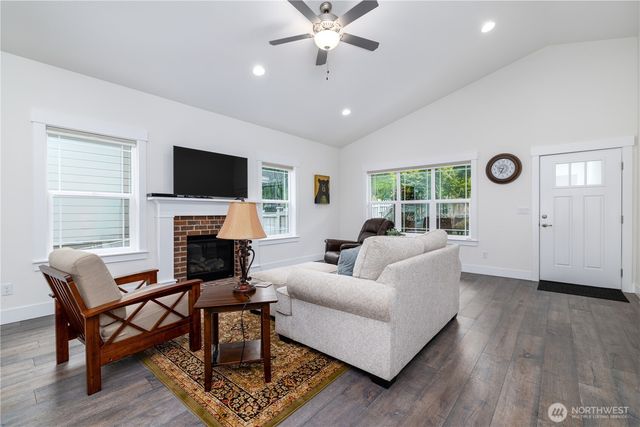 40 E Cedarland Lane, Allyn, WA 98524