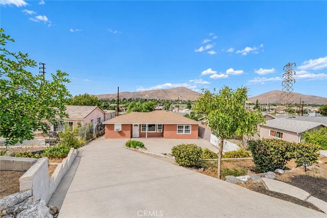 3483 Skylane Drive, Jurupa Valley, CA 92509