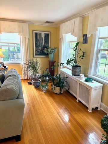 28 Colony Road, West Hartford, CT 06117