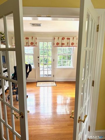 28 Colony Road, West Hartford, CT 06117