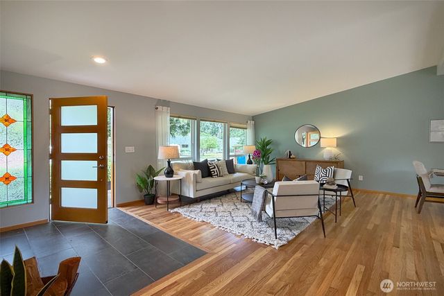 16857 Palatine Avenue N, Shoreline, WA 98133