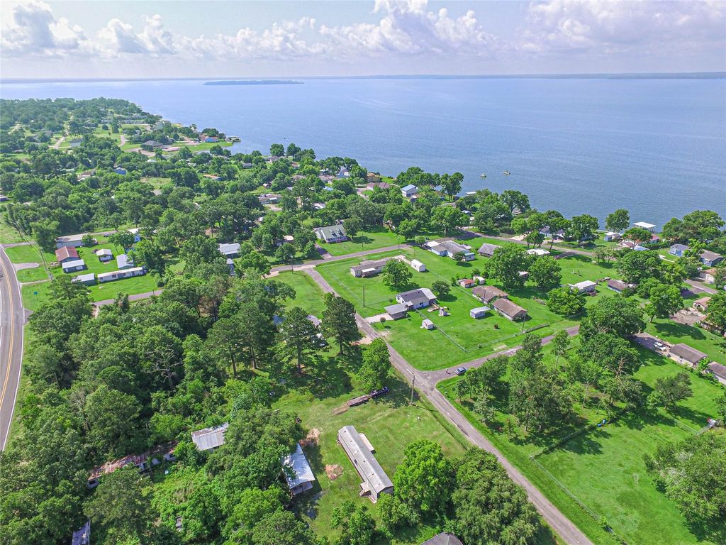 277 Lucy, Livingston, TX 77351