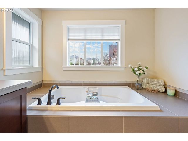 6736 Nw MAYFLOWER Pl, Portland, OR 97229