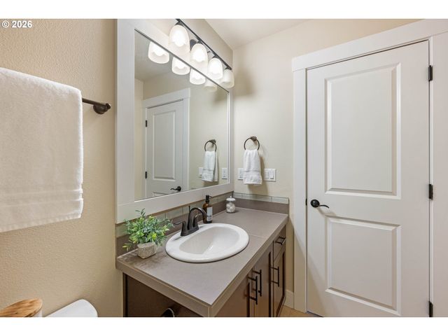 6736 Nw MAYFLOWER Pl, Portland, OR 97229