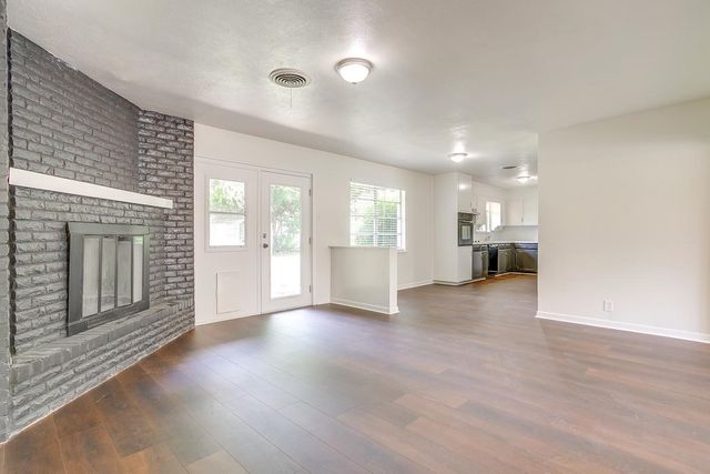 128 SE Robert Street, Burleson, TX 76028