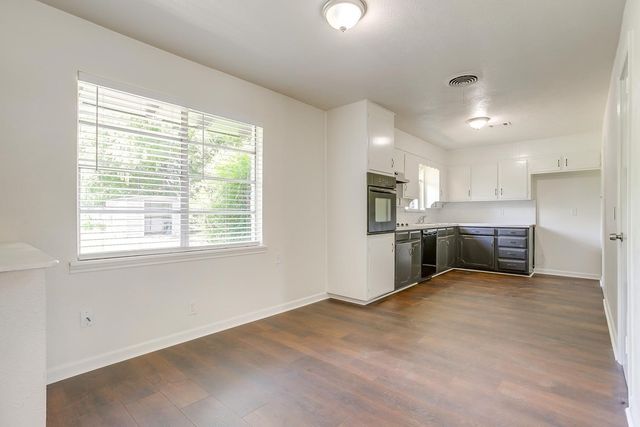 128 SE Robert Street, Burleson, TX 76028