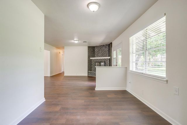 128 SE Robert Street, Burleson, TX 76028