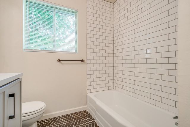 128 SE Robert Street, Burleson, TX 76028