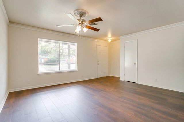 128 SE Robert Street, Burleson, TX 76028